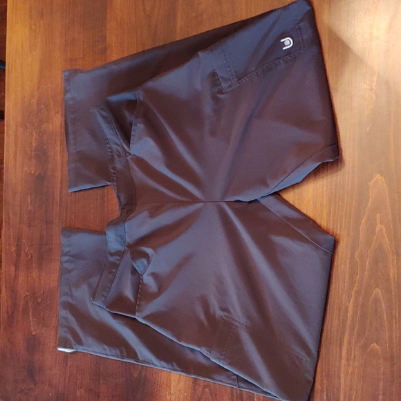 Black Urban Performance Scrub set, size Mediums. EUC - Picture 8 of 12